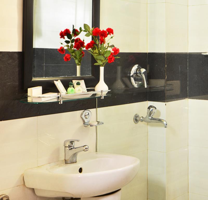 Hotel Shanti Palace West Νέο Δελχί Εξωτερικό φωτογραφία